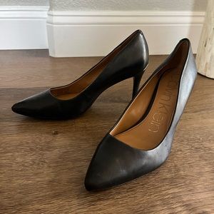Calvin Klein Kamara Black Leather Pumps with Gold Badge, Size 9, 3” Heel